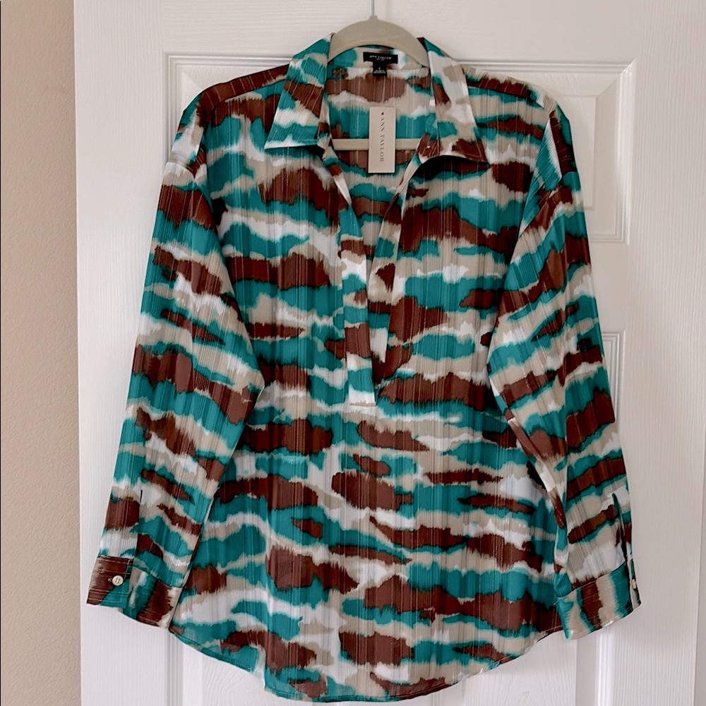 ANN TAYLOR MULTI COLOR POPOVER BLOUSE WITH METALLIC PINSTRIPES- SIZE L